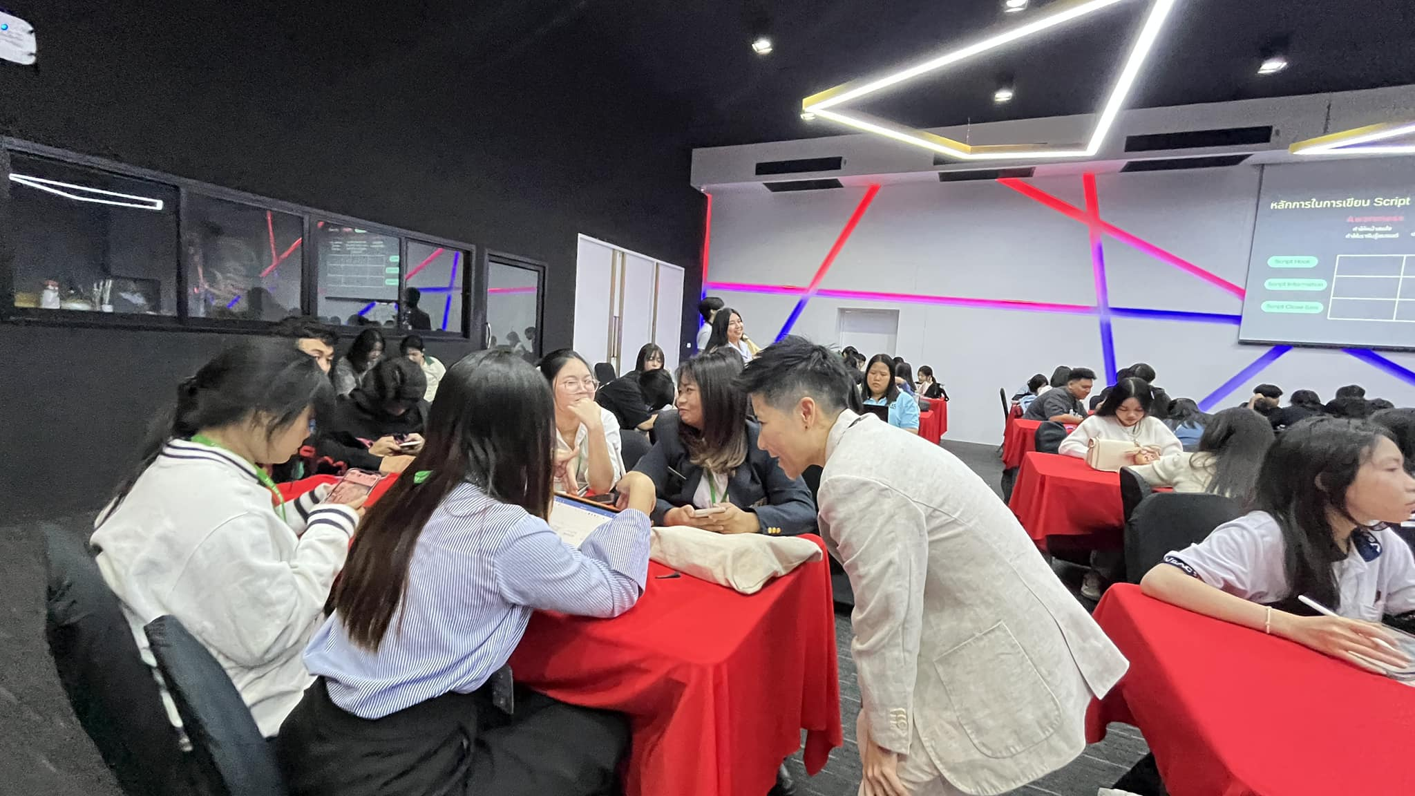 L Square Class Atmosphere